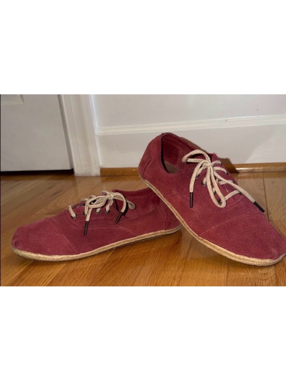 TOMS Burgundy Suede Lace Up Sneakers Women’s Size 9 Lightweight Casual Shoes